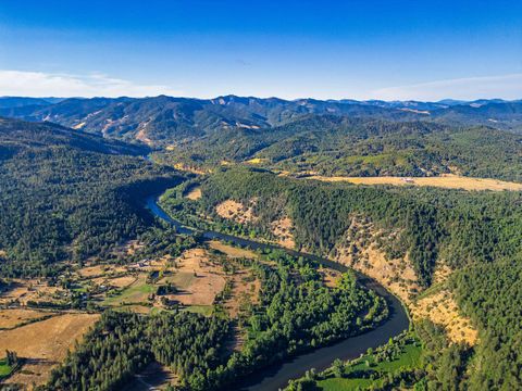 Single Family Residence in Grants Pass OR 123 Rogue Riffle Drive 36.jpg