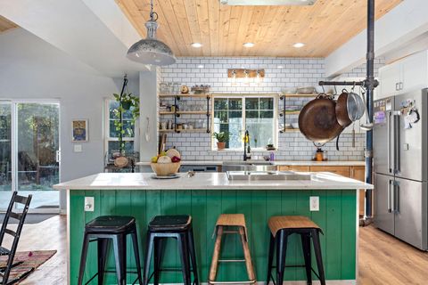 Single Family Residence in Grants Pass OR 123 Rogue Riffle Drive 6.jpg