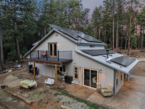 Single Family Residence in Grants Pass OR 123 Rogue Riffle Drive 27.jpg