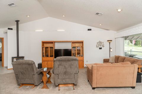 Single Family Residence in Grants Pass OR 175 Morris Lane 7.jpg