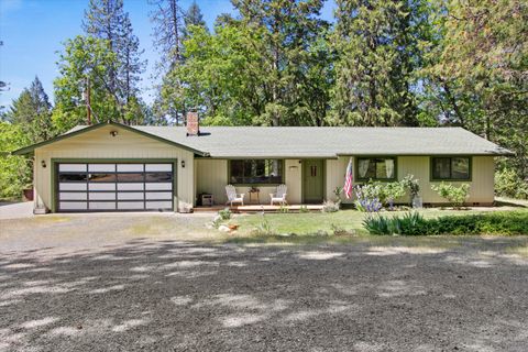 Single Family Residence in Grants Pass OR 1280 Jaynes Drive.jpg