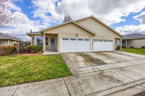 Single Family Residence in Medford OR 3166 Forest Hills Drive #B.jpg