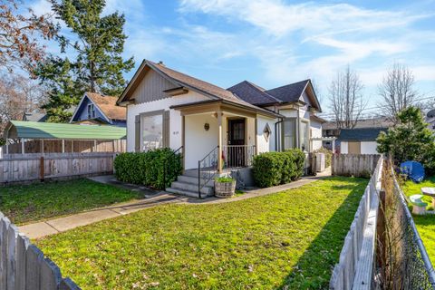 Single Family Residence in Grants Pass OR 419 NW C Street.jpg