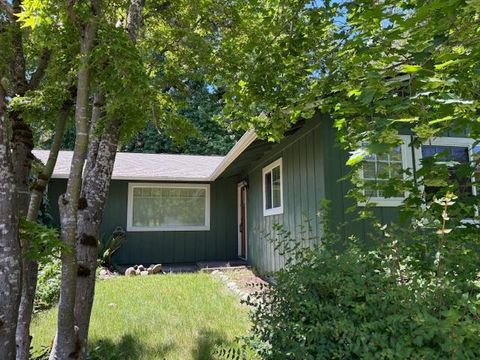 Single Family Residence in Grants Pass OR 118 Swarthout Drive.jpg