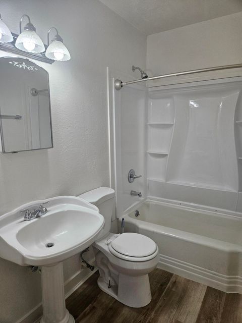 Single Family Residence in Klamath Falls OR 2115 Vine Avenue 5.jpg