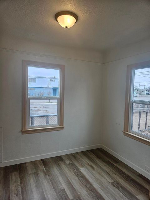 Single Family Residence in Klamath Falls OR 2115 Vine Avenue 4.jpg