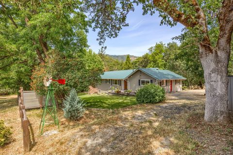 Single Family Residence in Gold Hill OR 1472 Sardine Creek Road.jpg