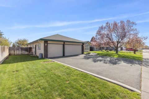 Single Family Residence in Klamath Falls OR 6726 Verda Vista Drive 2.jpg