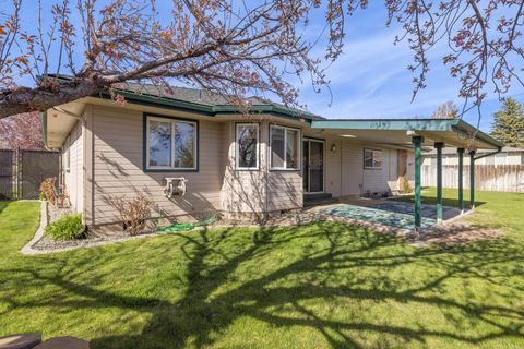 Single Family Residence in Klamath Falls OR 6726 Verda Vista Drive 50.jpg