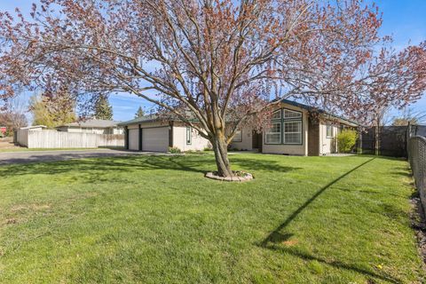 Single Family Residence in Klamath Falls OR 6726 Verda Vista Drive 3.jpg