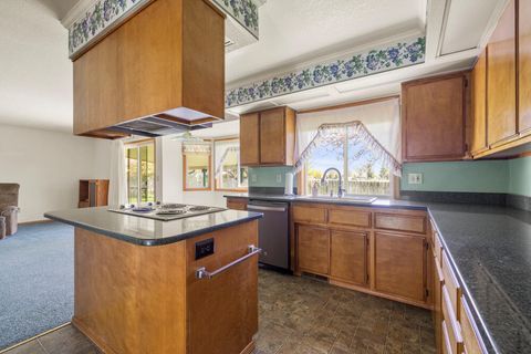 Single Family Residence in Klamath Falls OR 6726 Verda Vista Drive 17.jpg