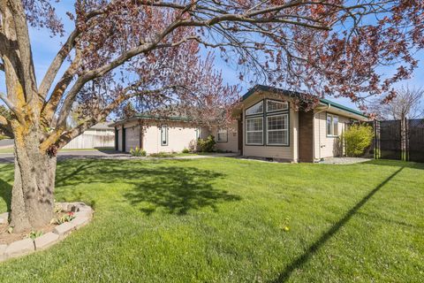 Single Family Residence in Klamath Falls OR 6726 Verda Vista Drive 4.jpg