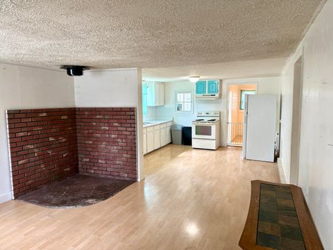 Single Family Residence in Glendale OR 668 Montgomery Avenue 9.jpg