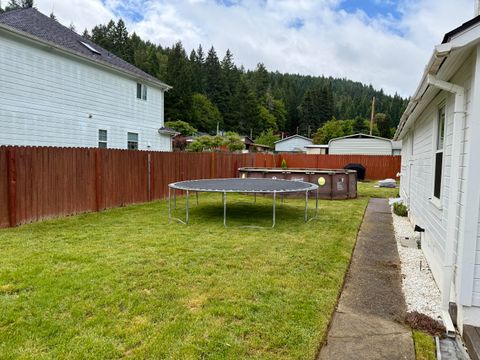 Single Family Residence in Glendale OR 668 Montgomery Avenue 25.jpg