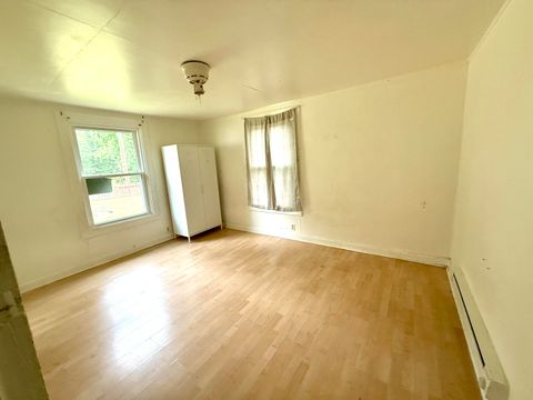 Single Family Residence in Glendale OR 668 Montgomery Avenue 14.jpg