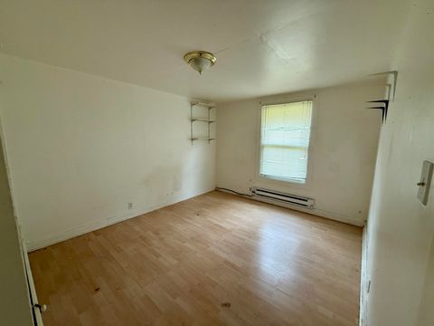 Single Family Residence in Glendale OR 668 Montgomery Avenue 15.jpg