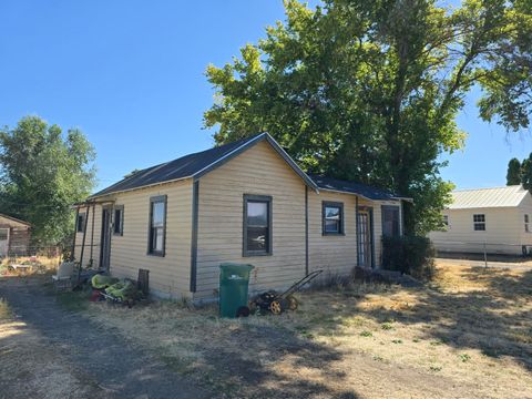 Single Family Residence in Merrill OR 424 N Garfield Street.jpg