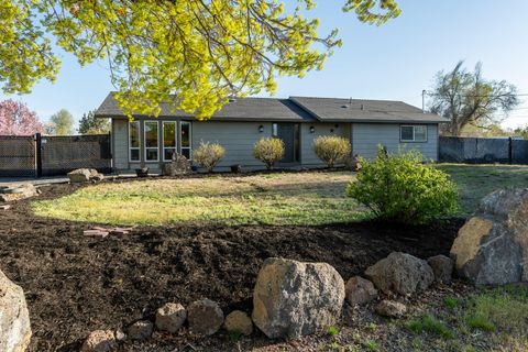 Single Family Residence in Redmond OR 2990 SW Forest Avenue.jpg