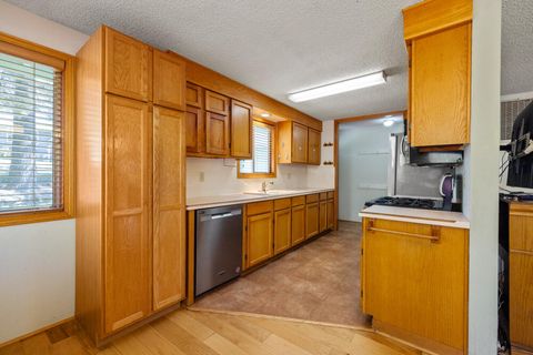 Single Family Residence in Klamath Falls OR 536 Delta Street 16.jpg