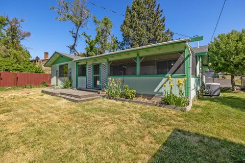 Single Family Residence in Klamath Falls OR 536 Delta Street 10.jpg