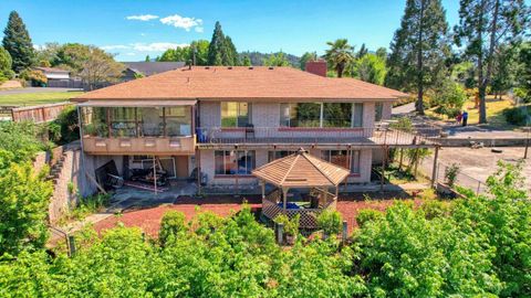 Single Family Residence in Grants Pass OR 1305 Wineteer Lane.jpg