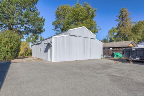 Single Family Residence in Grants Pass OR 4500 Leonard Road 9.jpg