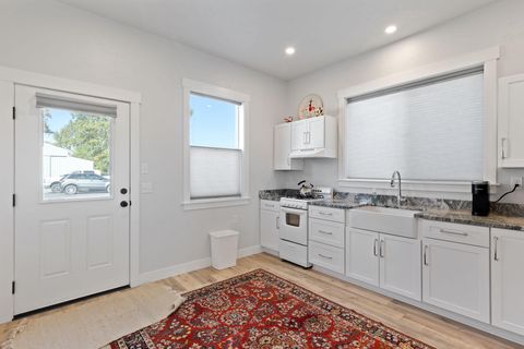 Single Family Residence in Grants Pass OR 4500 Leonard Road 51.jpg