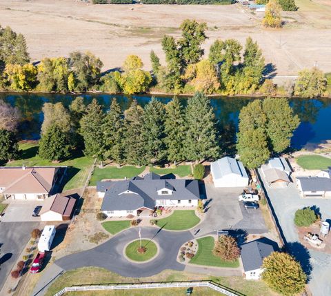 Single Family Residence in Grants Pass OR 4500 Leonard Road 6.jpg