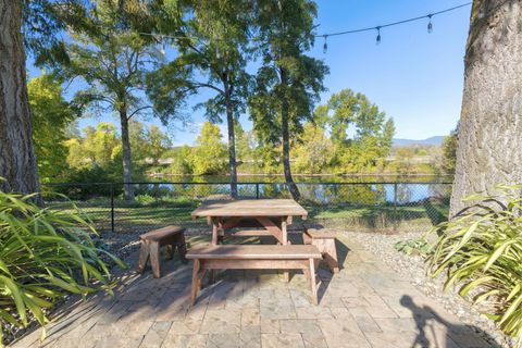 Single Family Residence in Grants Pass OR 4500 Leonard Road 13.jpg