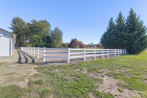 Single Family Residence in Grants Pass OR 4500 Leonard Road 58.jpg