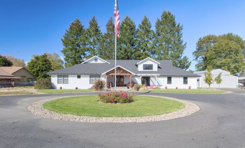 Single Family Residence in Grants Pass OR 4500 Leonard Road 52.jpg