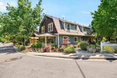 Townhouse in Ashland OR 866 Blackberry Lane.jpg