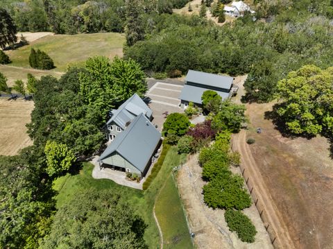 Single Family Residence in Gold Hill OR 925 Galls Creek Road.jpg