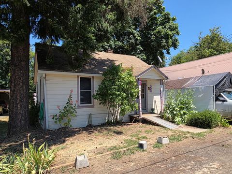 Single Family Residence in Glendale OR 235 Gilbert Avenue.jpg