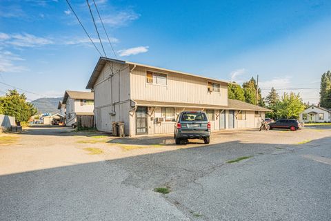 Triplex in Grants Pass OR 510 SE L Street.jpg