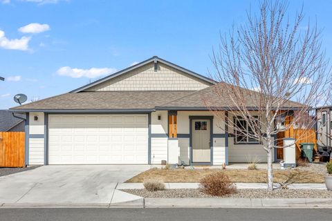 Single Family Residence in Madras OR 686 Begonia Street.jpg