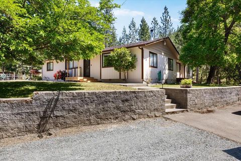 Single Family Residence in Grants Pass OR 550 Bolt Mountain Road.jpg