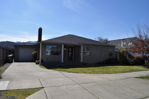 Single Family Residence in Medford OR 837 Agate Street.jpg