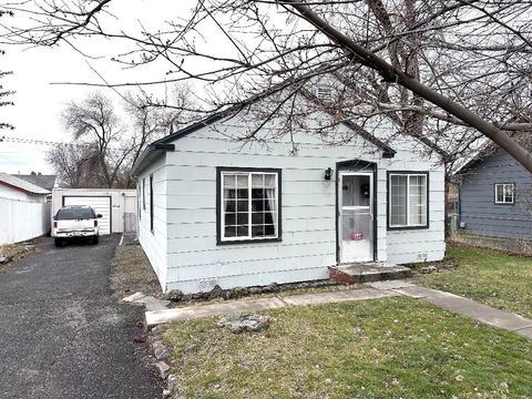 Single Family Residence in Klamath Falls OR 2440 Darrow Avenue.jpg