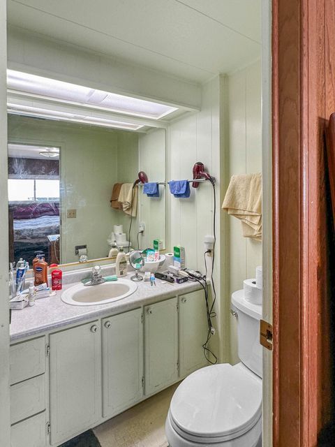 Mobile Home in Grants Pass OR 701 Westmont Drive 22.jpg