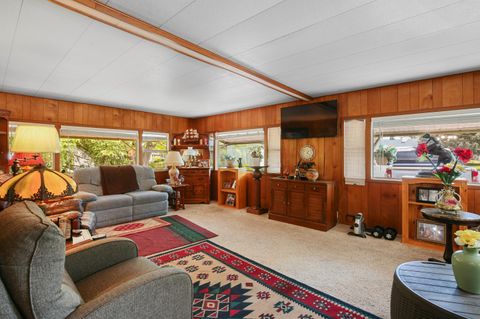Mobile Home in Grants Pass OR 701 Westmont Drive 14.jpg