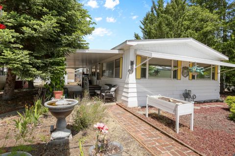 Mobile Home in Grants Pass OR 701 Westmont Drive 9.jpg
