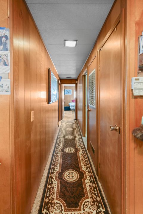Mobile Home in Grants Pass OR 701 Westmont Drive 16.jpg
