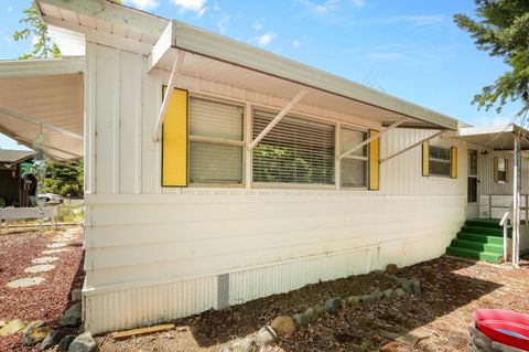 Mobile Home in Grants Pass OR 701 Westmont Drive 4.jpg