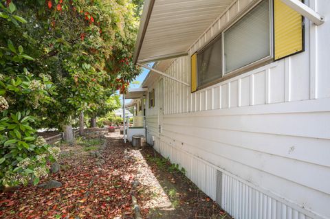 Mobile Home in Grants Pass OR 701 Westmont Drive 6.jpg