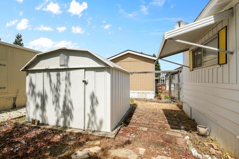 Mobile Home in Grants Pass OR 701 Westmont Drive 7.jpg