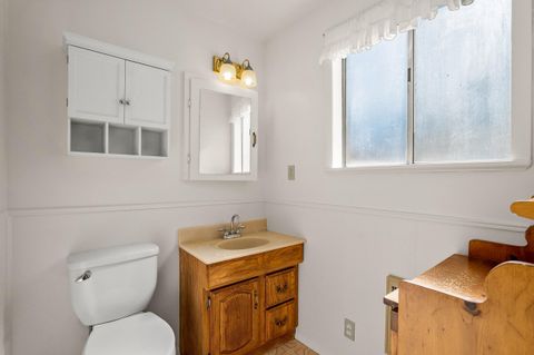 Single Family Residence in Grants Pass OR 419 NW C Street 21.jpg
