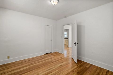 Single Family Residence in Grants Pass OR 419 NW C Street 11.jpg