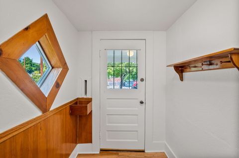 Single Family Residence in Grants Pass OR 419 NW C Street 3.jpg