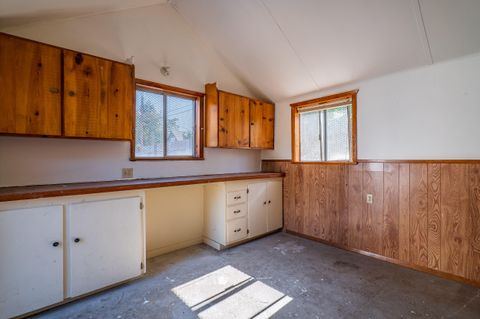 Single Family Residence in Grants Pass OR 419 NW C Street 26.jpg